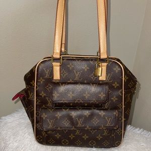 LV PURSE SOME WEAR AND TEAR